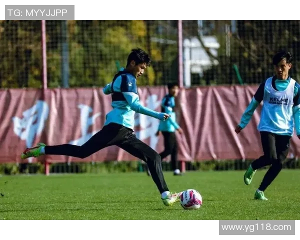 深圳羽毛球队在城市联赛中以62分稳居积分榜首位展现强劲实力