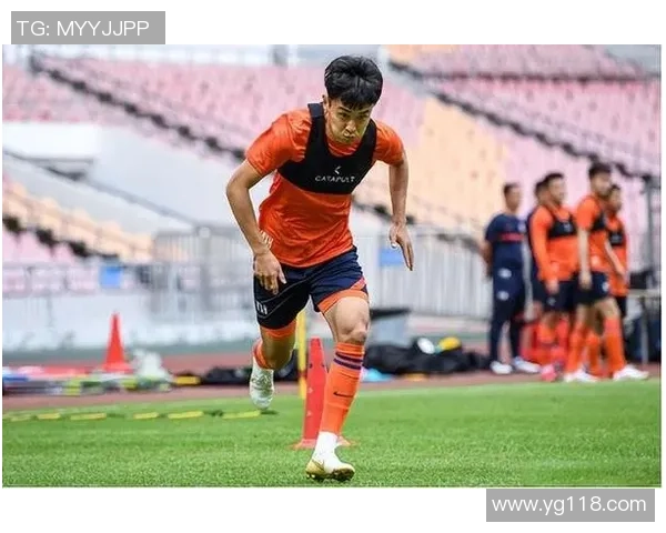 揭开足球明星背后的秘密黑料揭秘他们不为人知的丑闻与争议